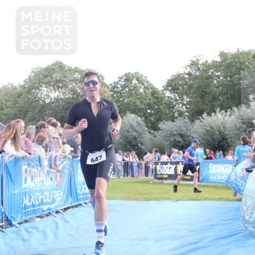 25.08.2024 - Elbe Triathlon Hamburg H.Heesch http://msf.ph/oto/6876290 25.08.2024 11:17:19 Ziel 647, 662 meine-sportfotos.de