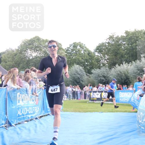 25.08.2024 - Elbe Triathlon Hamburg H.Heesch http://msf.ph/oto/6876292 25.08.2024 11:17:19 Ziel 647, 662 meine-sportfotos.de