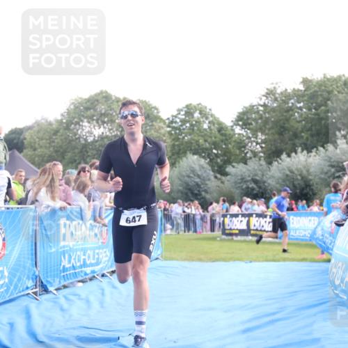 25.08.2024 - Elbe Triathlon Hamburg H.Heesch http://msf.ph/oto/6876295 25.08.2024 11:17:19 Ziel 647, 662 meine-sportfotos.de