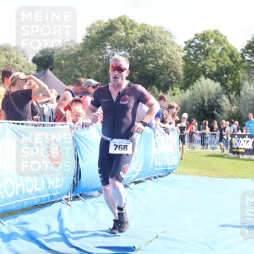 25.08.2024 - Elbe Triathlon Hamburg H.Heesch http://msf.ph/oto/6876300 25.08.2024 11:42:46 Ziel 331, 768, 1444 meine-sportfotos.de