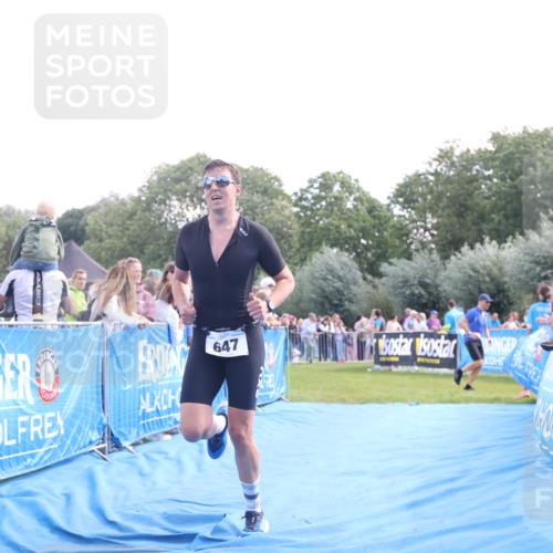 25.08.2024 - Elbe Triathlon Hamburg H.Heesch http://msf.ph/oto/6876301 25.08.2024 11:17:19 Ziel 647, 662 meine-sportfotos.de