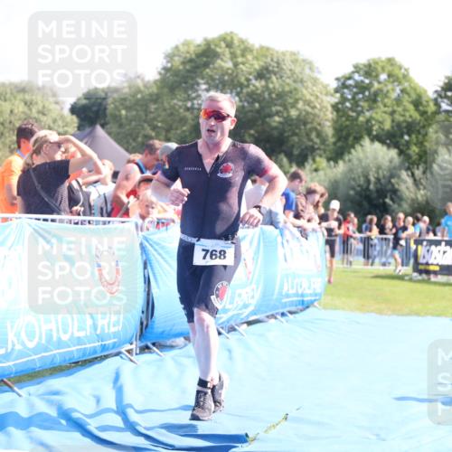 25.08.2024 - Elbe Triathlon Hamburg H.Heesch http://msf.ph/oto/6876303 25.08.2024 11:42:46 Ziel 331, 768, 1444 meine-sportfotos.de