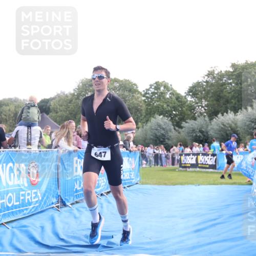 25.08.2024 - Elbe Triathlon Hamburg H.Heesch http://msf.ph/oto/6876304 25.08.2024 11:17:19 Ziel 647, 662 meine-sportfotos.de