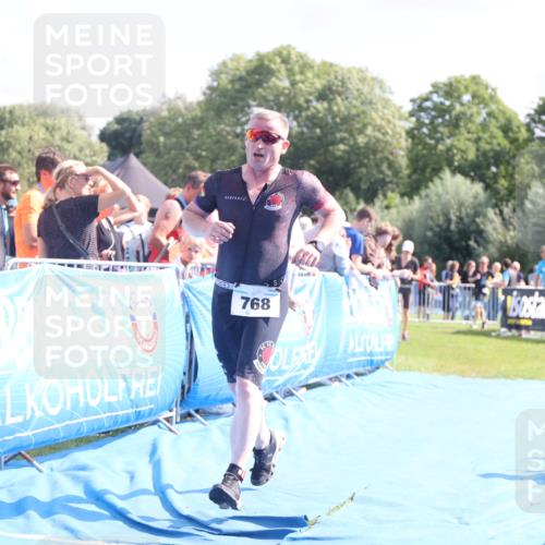 25.08.2024 - Elbe Triathlon Hamburg H.Heesch http://msf.ph/oto/6876306 25.08.2024 11:42:47 Ziel 768, 1403, 1444 meine-sportfotos.de