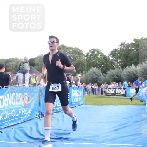 25.08.2024 - Elbe Triathlon Hamburg H.Heesch http://msf.ph/oto/6876310 25.08.2024 11:17:19 Ziel 647, 662 meine-sportfotos.de