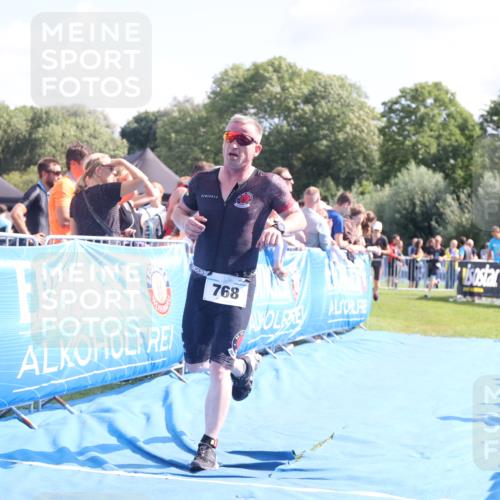 25.08.2024 - Elbe Triathlon Hamburg H.Heesch http://msf.ph/oto/6876312 25.08.2024 11:42:47 Ziel 768, 1403, 1444 meine-sportfotos.de