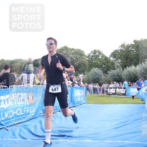25.08.2024 - Elbe Triathlon Hamburg H.Heesch http://msf.ph/oto/6876313 25.08.2024 11:17:19 Ziel 647, 662 meine-sportfotos.de