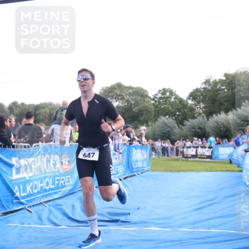 25.08.2024 - Elbe Triathlon Hamburg H.Heesch http://msf.ph/oto/6876316 25.08.2024 11:17:19 Ziel 647, 662 meine-sportfotos.de