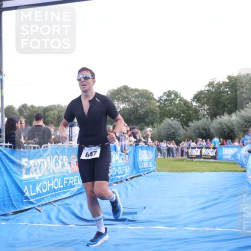 25.08.2024 - Elbe Triathlon Hamburg H.Heesch http://msf.ph/oto/6876319 25.08.2024 11:17:19 Ziel 647, 662 meine-sportfotos.de