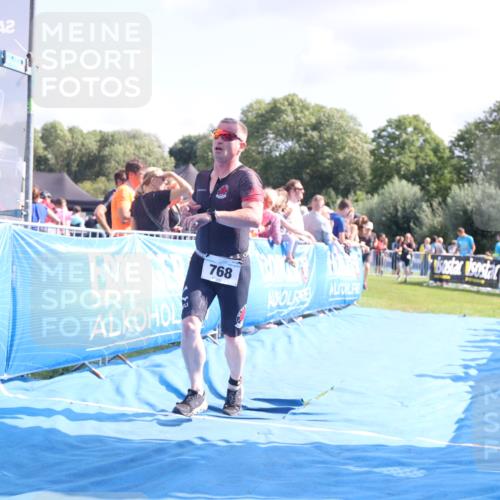 25.08.2024 - Elbe Triathlon Hamburg H.Heesch http://msf.ph/oto/6876320 25.08.2024 11:42:47 Ziel 768, 1403, 1444 meine-sportfotos.de