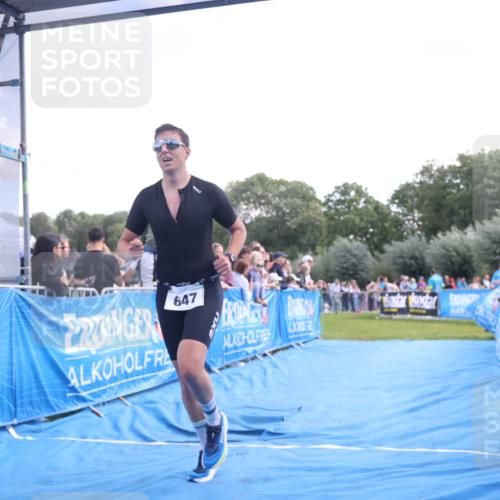 25.08.2024 - Elbe Triathlon Hamburg H.Heesch http://msf.ph/oto/6876322 25.08.2024 11:17:20 Ziel 647, 662 meine-sportfotos.de