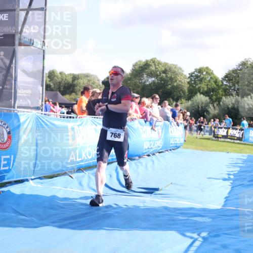 25.08.2024 - Elbe Triathlon Hamburg H.Heesch http://msf.ph/oto/6876326 25.08.2024 11:42:47 Ziel 768, 1403, 1444 meine-sportfotos.de