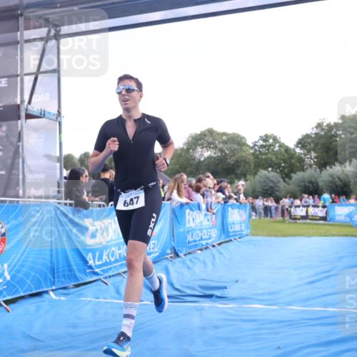 25.08.2024 - Elbe Triathlon Hamburg H.Heesch http://msf.ph/oto/6876327 25.08.2024 11:17:20 Ziel 647, 662 meine-sportfotos.de