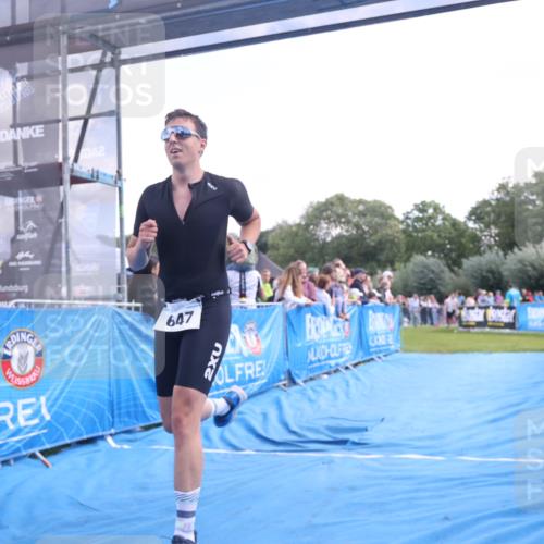 25.08.2024 - Elbe Triathlon Hamburg H.Heesch http://msf.ph/oto/6876333 25.08.2024 11:17:20 Ziel 647, 662 meine-sportfotos.de