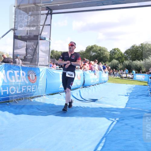 25.08.2024 - Elbe Triathlon Hamburg H.Heesch http://msf.ph/oto/6876338 25.08.2024 11:42:47 Ziel 768, 1403, 1444 meine-sportfotos.de
