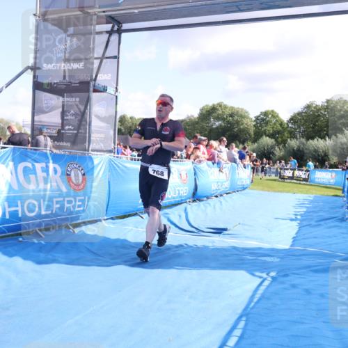 25.08.2024 - Elbe Triathlon Hamburg H.Heesch http://msf.ph/oto/6876340 25.08.2024 11:42:47 Ziel 768, 1403, 1444 meine-sportfotos.de