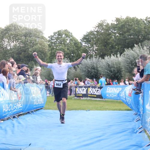 25.08.2024 - Elbe Triathlon Hamburg H.Heesch http://msf.ph/oto/6876343 25.08.2024 11:17:25 Ziel 647, 662 meine-sportfotos.de
