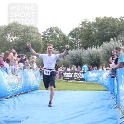 25.08.2024 - Elbe Triathlon Hamburg H.Heesch http://msf.ph/oto/6876352 25.08.2024 11:17:25 Ziel 647, 662 meine-sportfotos.de
