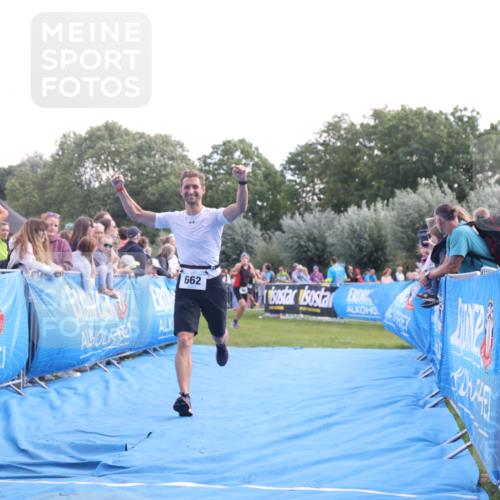 25.08.2024 - Elbe Triathlon Hamburg H.Heesch http://msf.ph/oto/6876365 25.08.2024 11:17:26 Ziel 434, 647, 662 meine-sportfotos.de
