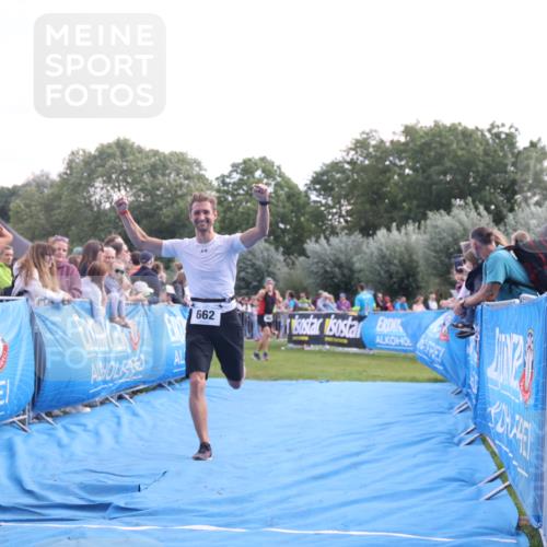 25.08.2024 - Elbe Triathlon Hamburg H.Heesch http://msf.ph/oto/6876367 25.08.2024 11:17:26 Ziel 434, 647, 662 meine-sportfotos.de
