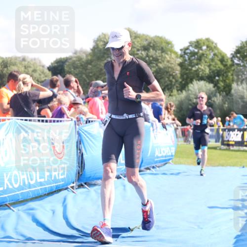 25.08.2024 - Elbe Triathlon Hamburg H.Heesch http://msf.ph/oto/6876372 25.08.2024 11:42:53 Ziel 768, 1403, 1444 meine-sportfotos.de