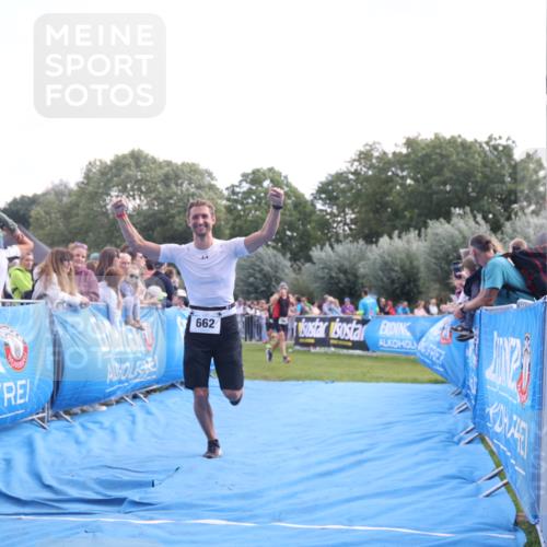25.08.2024 - Elbe Triathlon Hamburg H.Heesch http://msf.ph/oto/6876373 25.08.2024 11:17:26 Ziel 434, 647, 662 meine-sportfotos.de