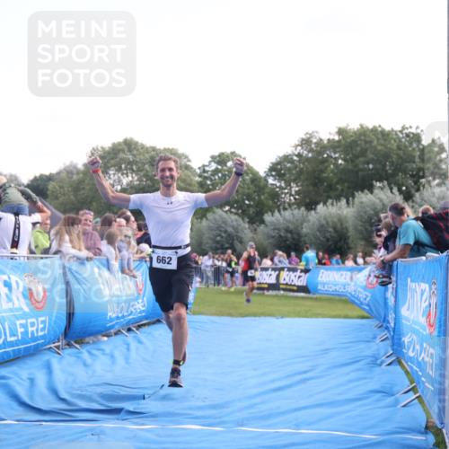 25.08.2024 - Elbe Triathlon Hamburg H.Heesch http://msf.ph/oto/6876380 25.08.2024 11:17:26 Ziel 434, 647, 662 meine-sportfotos.de