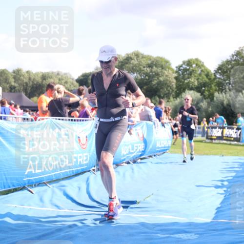 25.08.2024 - Elbe Triathlon Hamburg H.Heesch http://msf.ph/oto/6876383 25.08.2024 11:42:53 Ziel 768, 1403, 1444 meine-sportfotos.de