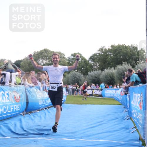 25.08.2024 - Elbe Triathlon Hamburg H.Heesch http://msf.ph/oto/6876384 25.08.2024 11:17:26 Ziel 434, 647, 662 meine-sportfotos.de