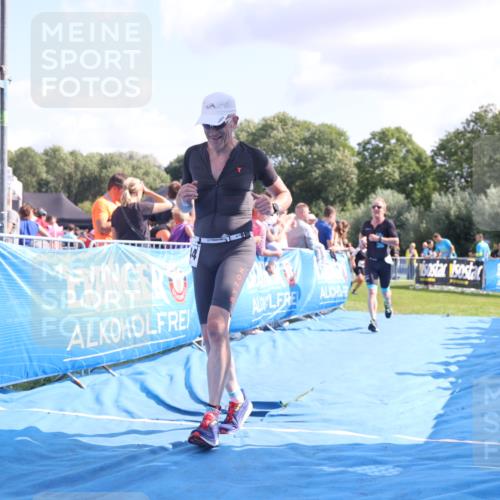 25.08.2024 - Elbe Triathlon Hamburg H.Heesch http://msf.ph/oto/6876386 25.08.2024 11:42:53 Ziel 768, 1403, 1444 meine-sportfotos.de