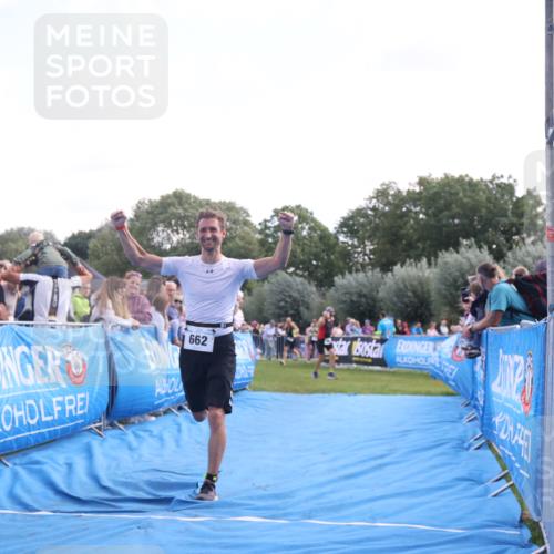 25.08.2024 - Elbe Triathlon Hamburg H.Heesch http://msf.ph/oto/6876387 25.08.2024 11:17:26 Ziel 434, 647, 662 meine-sportfotos.de