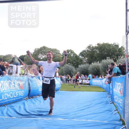 25.08.2024 - Elbe Triathlon Hamburg H.Heesch http://msf.ph/oto/6876391 25.08.2024 11:17:26 Ziel 434, 647, 662 meine-sportfotos.de