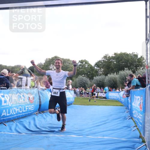 25.08.2024 - Elbe Triathlon Hamburg H.Heesch http://msf.ph/oto/6876393 25.08.2024 11:17:26 Ziel 434, 647, 662 meine-sportfotos.de