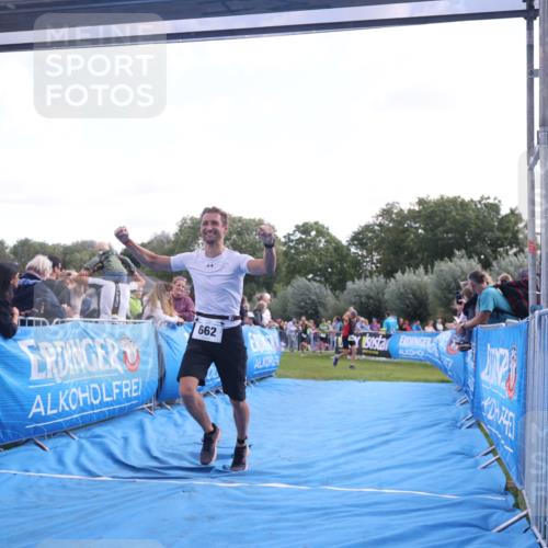 25.08.2024 - Elbe Triathlon Hamburg H.Heesch http://msf.ph/oto/6876397 25.08.2024 11:17:26 Ziel 434, 647, 662 meine-sportfotos.de