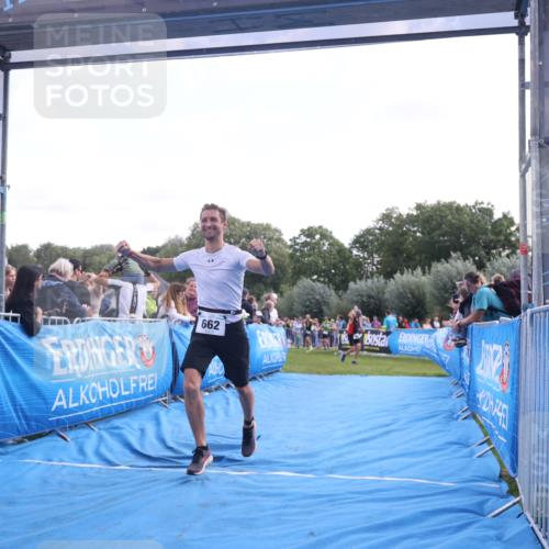 25.08.2024 - Elbe Triathlon Hamburg H.Heesch http://msf.ph/oto/6876399 25.08.2024 11:17:26 Ziel 434, 647, 662 meine-sportfotos.de