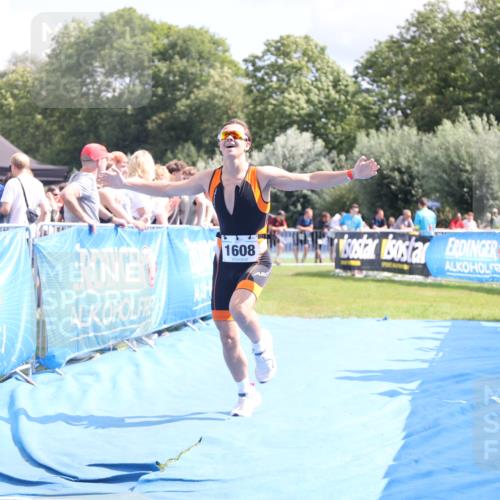 25.08.2024 - Elbe Triathlon Hamburg H.Heesch http://msf.ph/oto/6876402 25.08.2024 12:07:00 Ziel 1608 meine-sportfotos.de