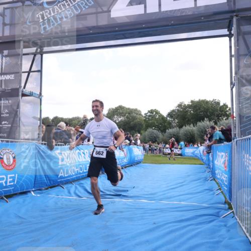25.08.2024 - Elbe Triathlon Hamburg H.Heesch http://msf.ph/oto/6876408 25.08.2024 11:17:26 Ziel 434, 647, 662 meine-sportfotos.de