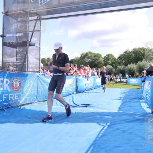 25.08.2024 - Elbe Triathlon Hamburg H.Heesch http://msf.ph/oto/6876409 25.08.2024 11:42:54 Ziel 1403, 1444 meine-sportfotos.de