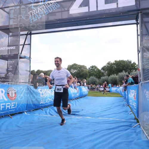 25.08.2024 - Elbe Triathlon Hamburg H.Heesch http://msf.ph/oto/6876410 25.08.2024 11:17:26 Ziel 434, 647, 662 meine-sportfotos.de