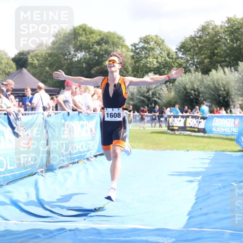 25.08.2024 - Elbe Triathlon Hamburg H.Heesch http://msf.ph/oto/6876411 25.08.2024 12:07:00 Ziel 1608 meine-sportfotos.de