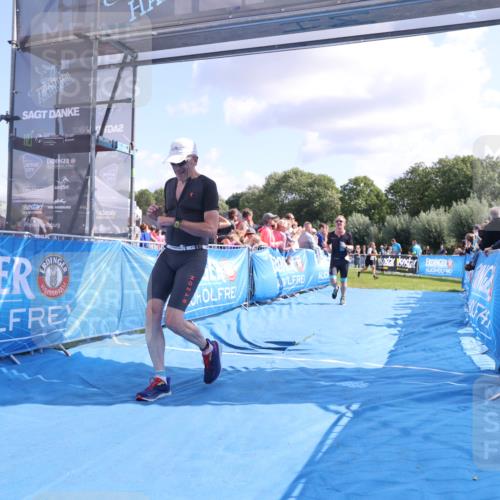 25.08.2024 - Elbe Triathlon Hamburg H.Heesch http://msf.ph/oto/6876412 25.08.2024 11:42:54 Ziel 1403, 1444 meine-sportfotos.de