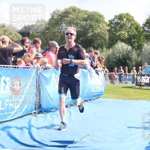 25.08.2024 - Elbe Triathlon Hamburg H.Heesch http://msf.ph/oto/6876413 25.08.2024 11:42:55 Ziel 1403, 1444 meine-sportfotos.de
