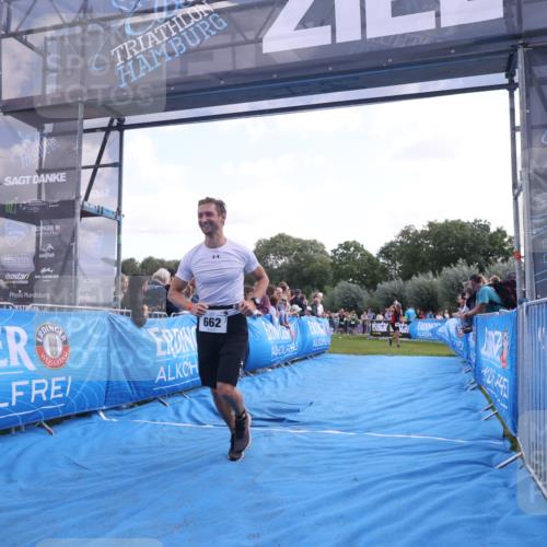 25.08.2024 - Elbe Triathlon Hamburg H.Heesch http://msf.ph/oto/6876414 25.08.2024 11:17:27 Ziel 319, 434, 662 meine-sportfotos.de