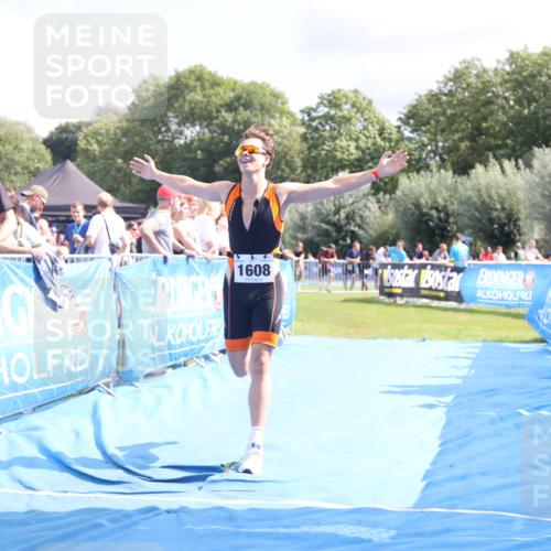 25.08.2024 - Elbe Triathlon Hamburg H.Heesch http://msf.ph/oto/6876415 25.08.2024 12:07:00 Ziel 1608 meine-sportfotos.de