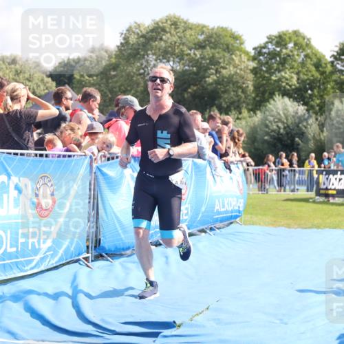 25.08.2024 - Elbe Triathlon Hamburg H.Heesch http://msf.ph/oto/6876416 25.08.2024 11:42:55 Ziel 1403, 1444 meine-sportfotos.de