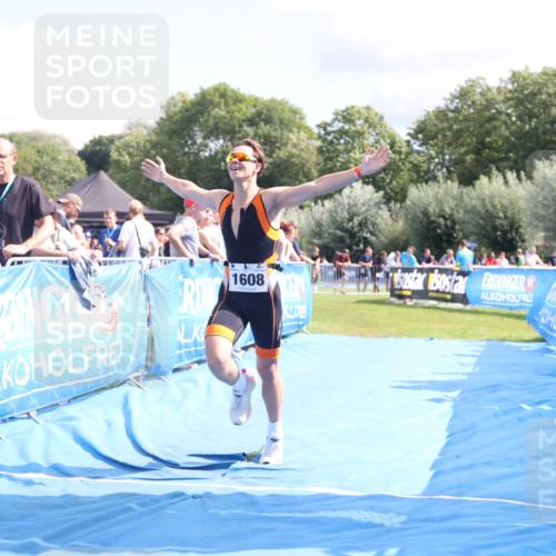 25.08.2024 - Elbe Triathlon Hamburg H.Heesch http://msf.ph/oto/6876420 25.08.2024 12:07:00 Ziel 1608 meine-sportfotos.de