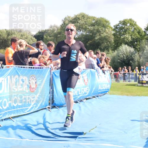 25.08.2024 - Elbe Triathlon Hamburg H.Heesch http://msf.ph/oto/6876423 25.08.2024 11:42:55 Ziel 1403, 1444 meine-sportfotos.de