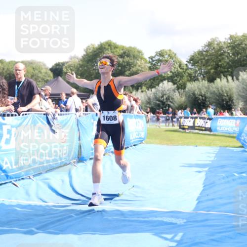 25.08.2024 - Elbe Triathlon Hamburg H.Heesch http://msf.ph/oto/6876428 25.08.2024 12:07:00 Ziel 1608 meine-sportfotos.de