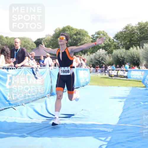 25.08.2024 - Elbe Triathlon Hamburg H.Heesch http://msf.ph/oto/6876431 25.08.2024 12:07:00 Ziel 1608 meine-sportfotos.de
