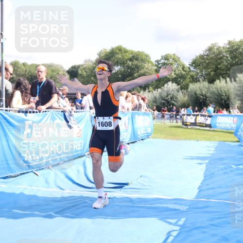 25.08.2024 - Elbe Triathlon Hamburg H.Heesch http://msf.ph/oto/6876434 25.08.2024 12:07:00 Ziel 1608 meine-sportfotos.de